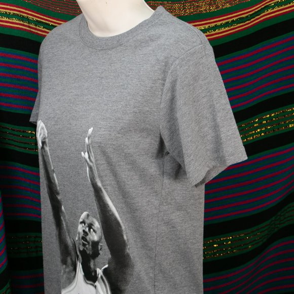 Michael Jordan Graphic Tshirt - Picture 3 of 4